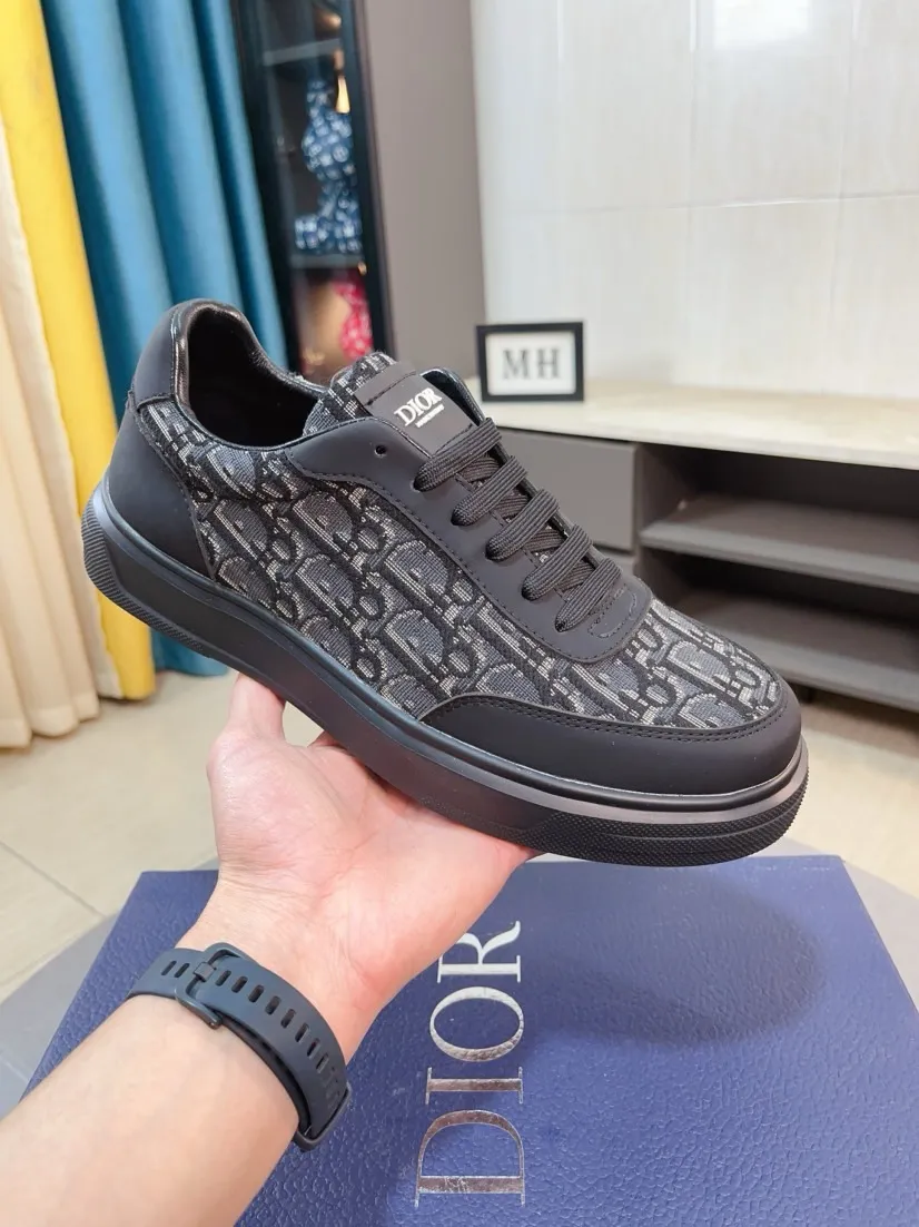 Men's shoes 💰400🌹🌹【Dior】Best-selling official website world premiere 🔝High-end men's shoes brand official website latest series: uppers are made of imported cowhide with special fabrics➕mesh breathable lining. Make walking more convenient and comfortable! Compared with the official quality, Midea’s 1:1 replica. Create a fashionable personality to set off your uniqueness! A must-have for trendy men! Classic style. Men's sizes: 38-44.